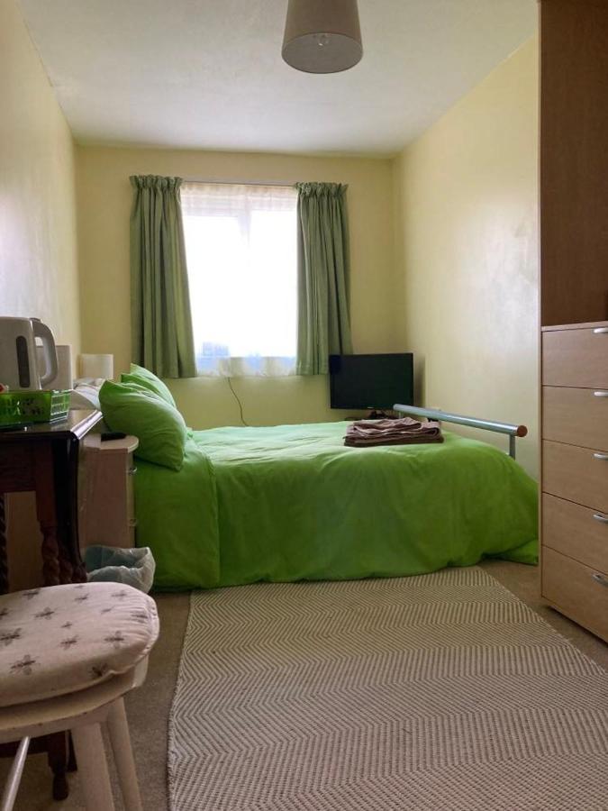 Whitchurch  Rowan Close מראה חיצוני תמונה